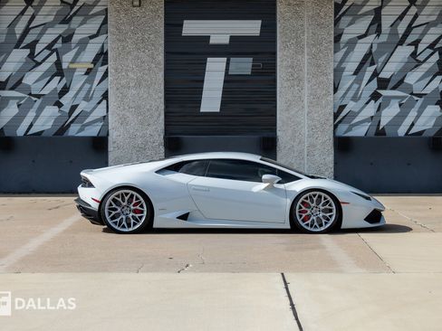Used 2015 Lamborghini Huracan LP 610-4 AWD/4WD image 2