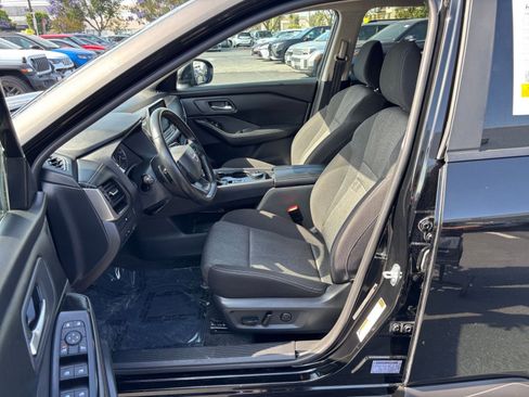 Used 2025 Nissan Rogue SV AWD/4WD image 29