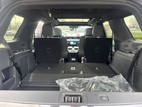 New 2026 Lincoln Navigator Reserve w/ Jet Appearance Package AWD/4WD image 9