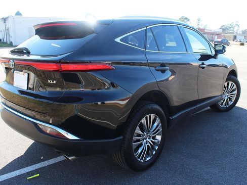 Used 2023 Toyota Venza XLE image 16