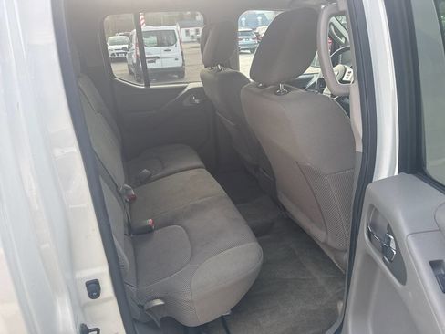 Used 2015 Nissan Frontier SV AWD/4WD image 8