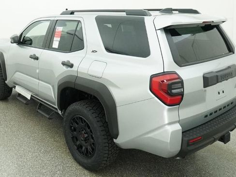 New 2026 Toyota 4Runner SR5 AWD/4WD image 5