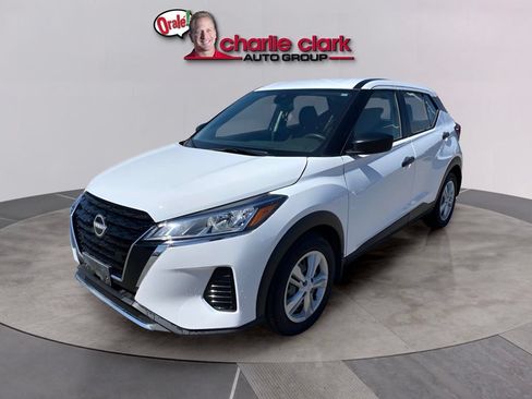 Used 2023 Nissan Kicks S FWD image 2