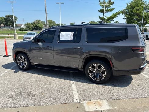 Used 2023 Jeep Wagoneer L 4WD w/ Premium Group I image 19