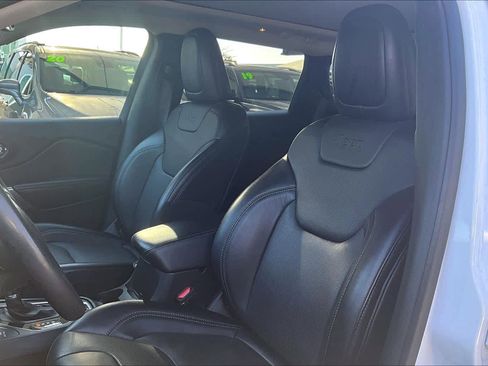 Used 2022 Jeep Cherokee Limited image 9