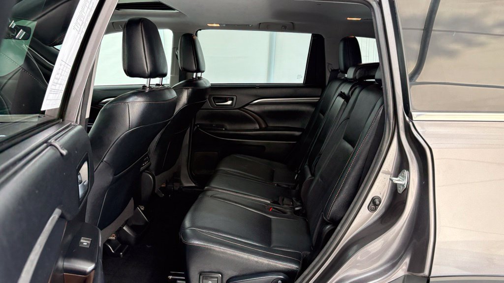 Used 2018 Toyota Highlander Limited AWD/4WD image 19