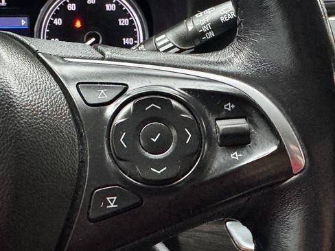 Used 2021 Buick Enclave Essence image 27