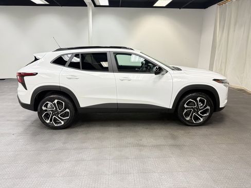 New 2026 Chevrolet Trax RS w/ Sunroof Package image 7