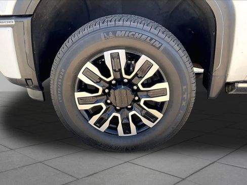 Used 2024 GMC Sierra 2500 Denali Ultimate AWD/4WD image 10