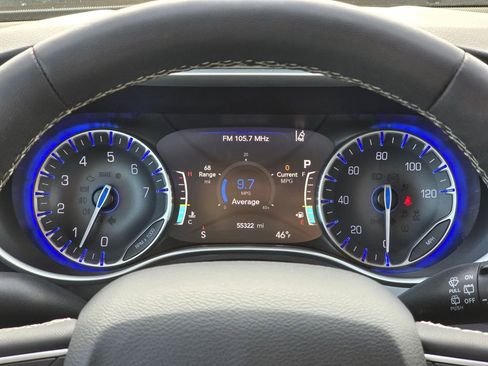 Used 2024 Chrysler Pacifica Touring-L image 27