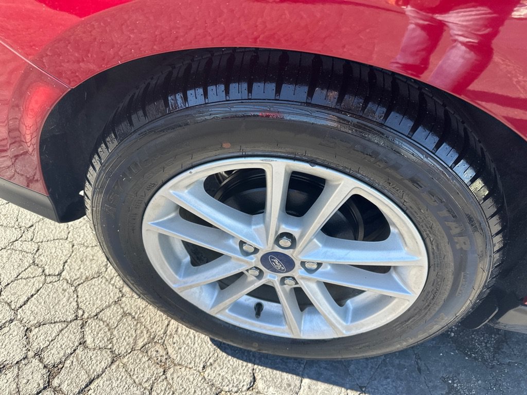 Used 2016 Ford Focus SE w/ SE Cold Weather Package FWD image 7