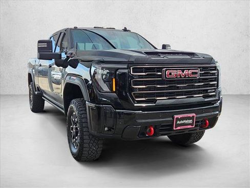 Used 2025 GMC Sierra 2500 AT4X AWD/4WD image 3