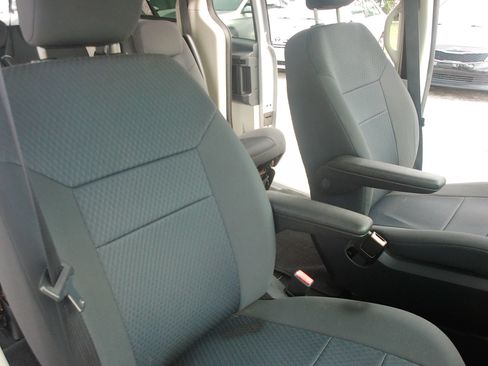Used 2010 Dodge Grand Caravan SXT FWD image 36