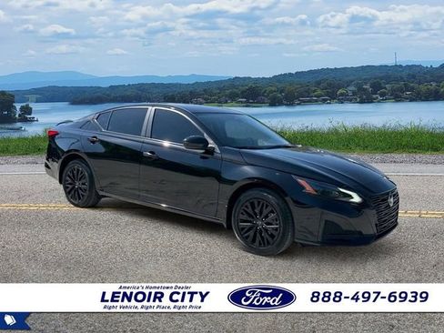 Used 2023 Nissan Altima 2.5 SV w/ SV Premium Package AWD/4WD image 1