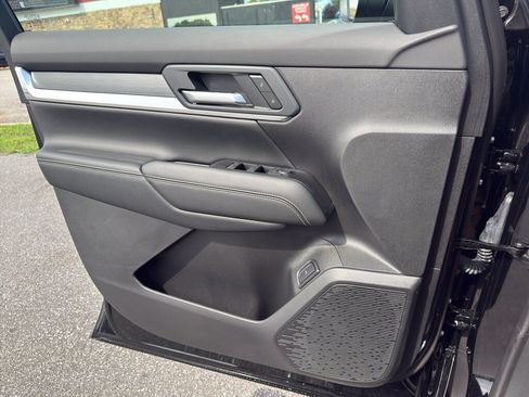 New 2027 GMC Terrain Elevation w/ Elevation Premium Package AWD/4WD image 9