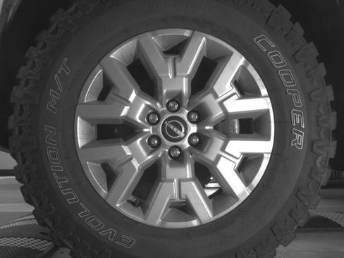 Used 2022 Nissan Frontier SV w/ Technology Package AWD/4WD image 11