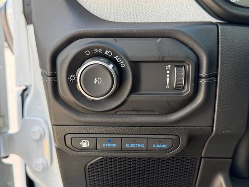 Certified 2025 Jeep Wrangler Unlimited Sahara AWD/4WD image 29