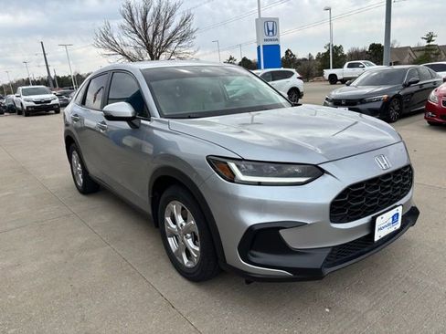 Used 2023 Honda HR-V LX image 3