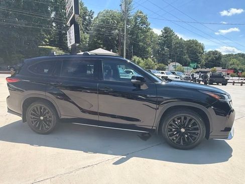 Used 2023 Toyota Highlander XSE AWD/4WD image 4