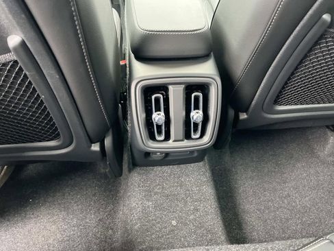 Used 2025 Volvo XC40 B5 Plus w/ Protection Package Premier image 17