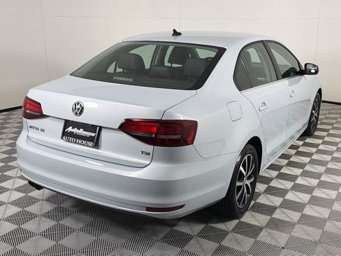 Used 2017 Volkswagen Jetta SE image 5