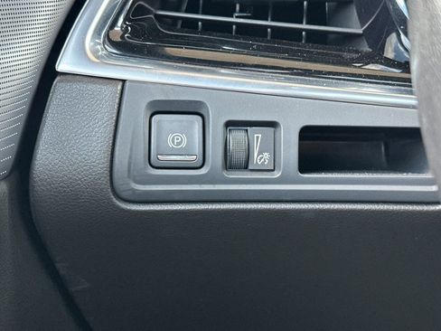 Used 2023 Cadillac XT6 Premium Luxury FWD image 38