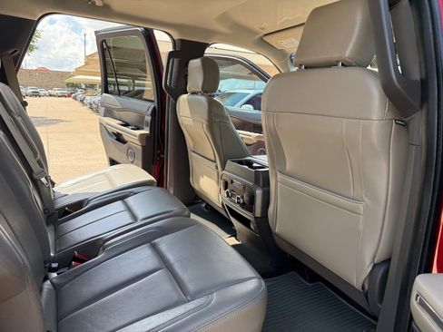 Used 2018 Ford Expedition XLT w/ Equipment Group 202A RWD image 17