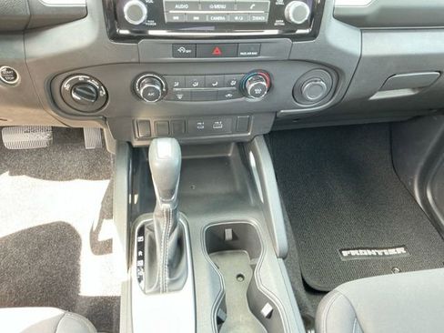 Used 2024 Nissan Frontier SV image 12