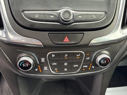 Used 2020 Chevrolet Equinox LT w/ Driver Convenience Package AWD/4WD image 17