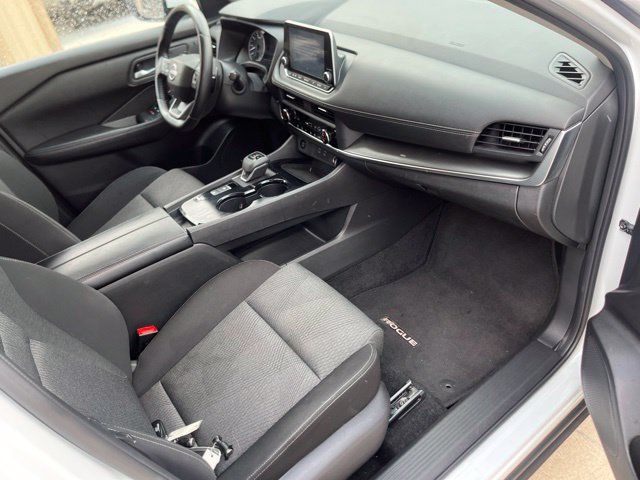 Used 2025 Nissan Rogue SV FWD image 17