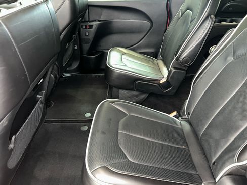 Used 2026 Chrysler Pacifica Limited w/ S Appearance Package FWD image 5