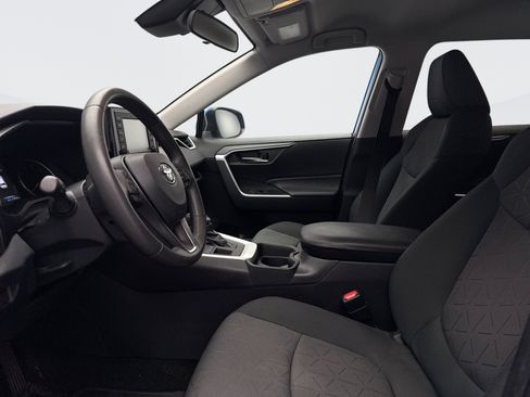 Used 2020 Toyota RAV4 XLE w/ XLE Grade Weather Package AWD/4WD image 9