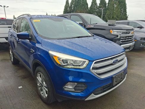 Used 2017 Ford Escape SE w/ Equipment Group 201A image 2