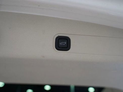 Used 2013 Cadillac Escalade Platinum AWD/4WD image 34