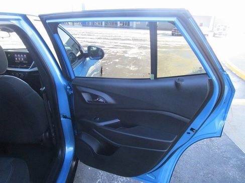 Certified 2025 Chevrolet Trax LS image 19