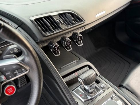 Used 2017 Audi R8 V10 w/ Ceramic Brake Package image 35