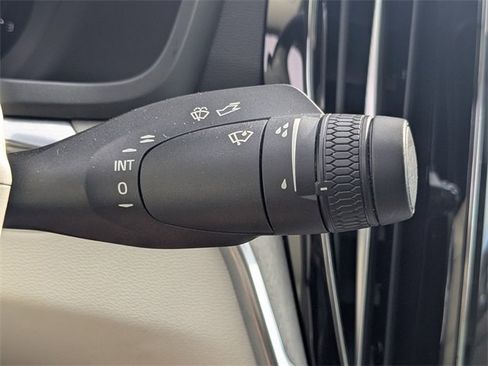 Used 2024 Volvo S60 B5 Plus image 27