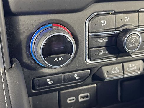 Used 2023 Chevrolet Tahoe Z71 w/ Luxury Package image 19