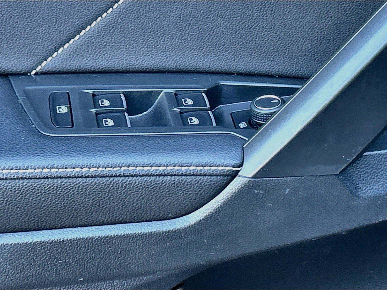 Used 2023 Volkswagen Tiguan SE R-Line FWD image 25