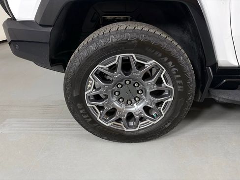 Used 2025 GMC Hummer EV 3X image 11