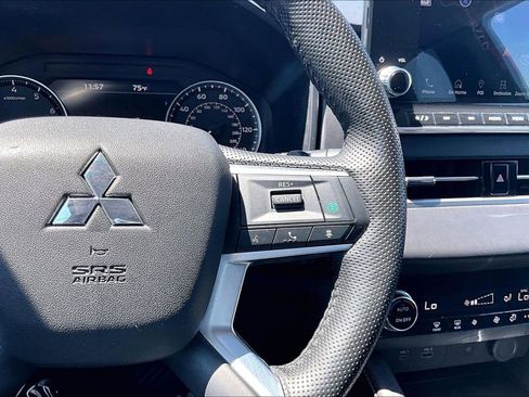 Used 2024 Mitsubishi Outlander SE AWD/4WD image 12