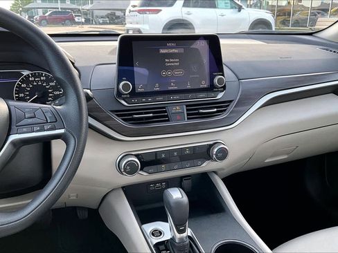 Used 2025 Nissan Altima 2.5 SV FWD image 6