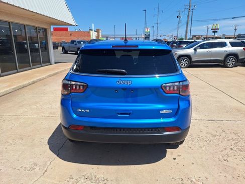 Used 2025 Jeep Compass Latitude AWD/4WD image 7
