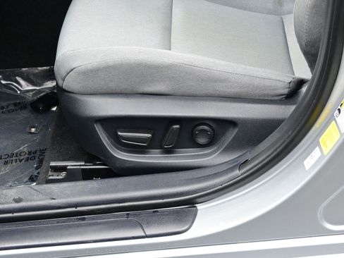 Used 2025 Toyota Camry LE image 11