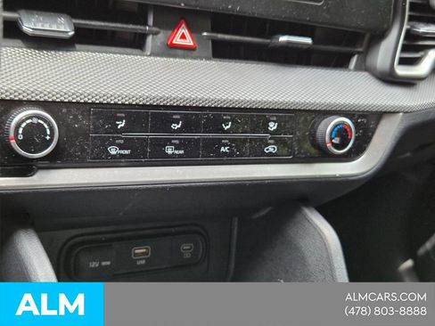 Used 2025 Kia Sportage LX FWD image 19