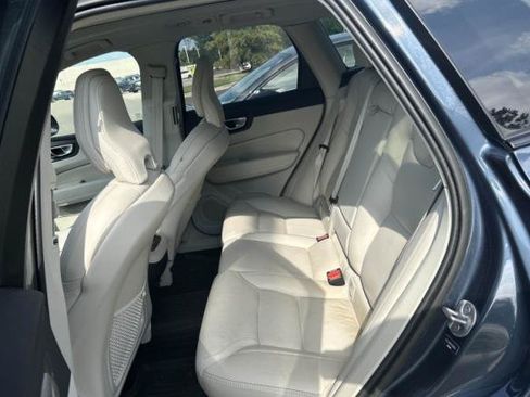 Used 2023 Volvo XC60 B5 Ultimate w/ Climate Package AWD/4WD image 10