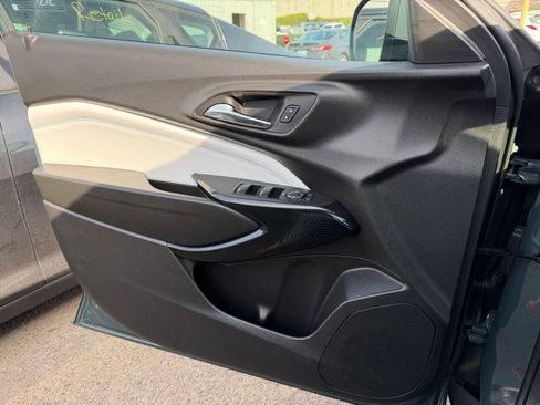 Used 2025 Chevrolet Trax LT w/ LT Convenience Package image 20