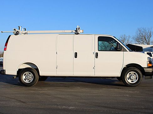 Used 2025 Chevrolet Express 2500 Extended w/ Communications Package image 7