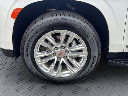 Used 2024 GMC Yukon XL SLT w/ SLT Luxury Package image 28