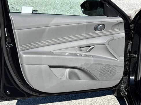 Certified 2025 Hyundai Elantra SEL image 10